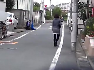 Asian babe pisses outside