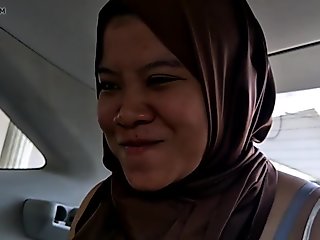 minah tudung blowjob in car 1