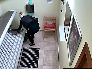 blondie chick Secretely jerking