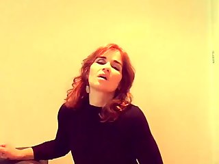 Lilithalgol masturbates while getting ready for work with high heel and lotion bottle: fan-requested